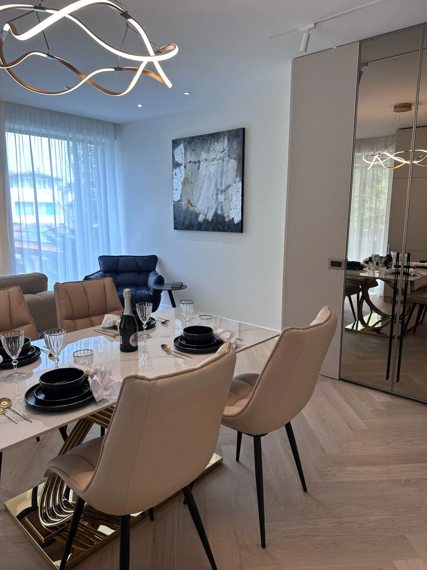 Dining area and custom mirrored joinery in the Spanish holiday residence